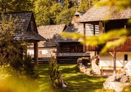 Lais Puzzle - Dorfmuseum Orava, Zuberec, Slowakei. Dorf der Volksarchitektur in der natürlichen Umgebung - 1.000 Teile