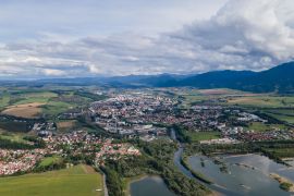 Lais Puzzle - Luftaufnahme der Stadt Liptovsky Mikulas in der Slowakei - 2.000 Teile