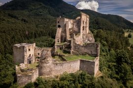 Lais Puzzle - Luftaufnahme der Burg Likava im Dorf Likavka in der Slowakei - 2.000 Teile