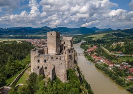 Lais Puzzle - Luftaufnahme des Schlosses in der Gemeinde Strecno in der Slowakei - 1.000 Teile