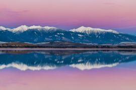 Lais Puzzle - Winterlandschaft bei Sonnenuntergang. Schneebedeckte Berge spiegeln sich im See. Stausee Liptovska Mara mit der Westlichen Tatra im Hintergrund, Slowakei, Europa - 2.000 Teile