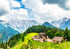 Lais Puzzle - Bauernhof in den slowenischen Alpen im Logar-Tal - 1.000 Teile