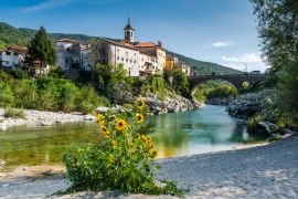 Lais Puzzle - Bunte Stadt Kanal Ob Soci in Slowenien. Kleines Dorf am Fluss Soca - 2.000 Teile