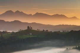 Lais Puzzle - Grüne Hügel in Slowenien - 2.000 Teile