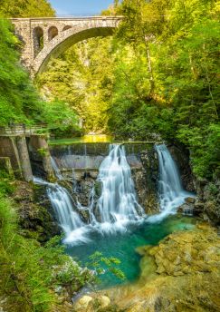 Lais Puzzle - Vintgar-Schlucht in Slowenien. Blick auf den Fluss Radovna und die Wasserfälle bei Bled, Slowenien - 1.000 Teile