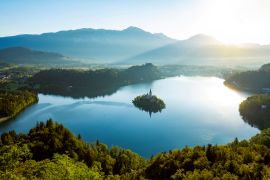 Lais Puzzle - Luftbildpanorama des Bleder Sees in Slowenien - 2.000 Teile