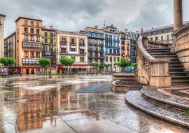 Lais Puzzle - Häuser auf der Plaza del Castillo in Pamplona - 1.000 Teile