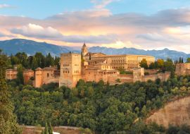 Lais Puzzle - Palast- und Festungskomplex Alhambra mit Comares-Turm, Palacios Nazaries und Palast von Karl V. bei Sonnenuntergang in Granada, Andalusien, Spanien - 1.000 Teile