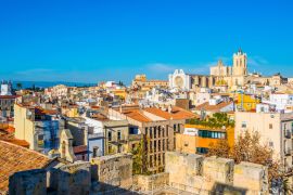 Lais Puzzle - Luftaufnahme von Tarragona vom Circo Romano aus mit der Kathedrale der heiligen Maria im Hintergrund - 2.000 Teile