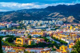 Lais Puzzle - Luftaufnahme der spanischen Stadt Málaga mit den Dächern der Altstadt und dem angrenzenden Wohnviertel - 2.000 Teile