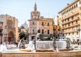 Lais Puzzle - Blick auf den Virgen-Platz mit Kathedrale und Brunnen im Zentrum der Stadt Valencia an einem sonnigen Tag in Spanien - 1.000 Teile