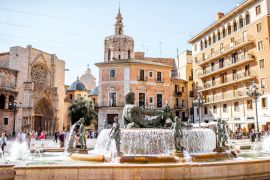 Lais Puzzle - Blick auf den Virgen-Platz mit Kathedrale und Brunnen im Zentrum der Stadt Valencia an einem sonnigen Tag in Spanien - 2.000 Teile