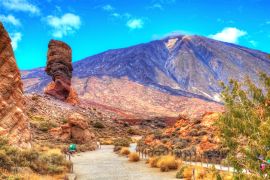Lais Puzzle - Der vulkanische Berg Teide und die berühmten Roques de Garcia im Nationalpark Teneriffa, Spanien - 2.000 Teile
