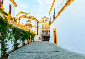 Lais Puzzle - Typische sevillanische Straße in der Nähe der Stierkampfarena von La Maestranza - 1.000 Teile