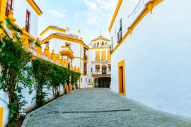 Lais Puzzle - Typische sevillanische Straße in der Nähe der Stierkampfarena von La Maestranza - 2.000 Teile