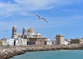 Lais Puzzle - Die Kuppel der Kathedrale von Cádiz (Catedral Nueva) an der Strandpromenade Campo del Sur in Cádiz, Andalusien - 1.000 Teile