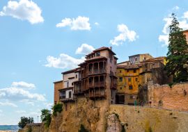 Lais Puzzle - Schönes Stadtbild der malerischen Gehängten Häuser (Casas Colgadas) in Cuenca, Spanien. Kuriose Häuser, die auf den Felsen einer Klippe gebaut sind - 1.000 Teile