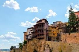 Lais Puzzle - Schönes Stadtbild der malerischen Gehängten Häuser (Casas Colgadas) in Cuenca, Spanien. Kuriose Häuser, die auf den Felsen einer Klippe gebaut sind - 2.000 Teile