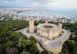 Lais Puzzle - Luftaufnahme der Burg Bellver - mittelalterliche Festung in Palma de Mallorca, Balearen, Spanien - 1.000 Teile