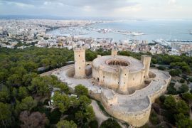 Lais Puzzle - Luftaufnahme der Burg Bellver - mittelalterliche Festung in Palma de Mallorca, Balearen, Spanien - 2.000 Teile