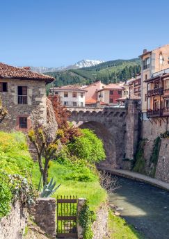 Lais Puzzle - Das Dorf Potes im Norden Spaniens - 1.000 Teile