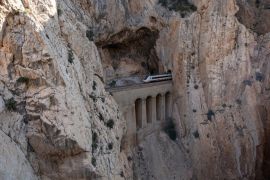 Lais Puzzle - Eisenbahn in der Nähe des Königswegs (El Caminito del Rey) in der Schlucht Chorro, Provinz Malaga, Spanien - 2.000 Teile