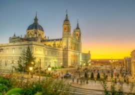 Lais Puzzle - Blick auf die Almudena-Kathedrale in Madrid bei Sonnenuntergang - 1.000 Teile
