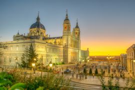 Lais Puzzle - Blick auf die Almudena-Kathedrale in Madrid bei Sonnenuntergang - 2.000 Teile