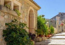 Lais Puzzle - Kleine Straße und Haus in dem Dorf Campanet im Norden von Mallorca - 1.000 Teile