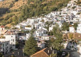 Lais Puzzle - Ansichten des Dorfes Pampaneira in Granada, Spanien. Schöne Landschaft der Berge und Pampaneira, in Alpujarra Granadina an einem sonnigen Tag - 1.000 Teile