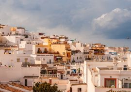 Lais Puzzle - Sonnenbeschienene Häuser und Wohnungen in der Costa Tropical-Stadt La Herradura, Granada, Spanien - 1.000 Teile