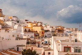Lais Puzzle - Sonnenbeschienene Häuser und Wohnungen in der Costa Tropical-Stadt La Herradura, Granada, Spanien - 2.000 Teile