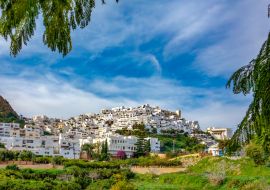 Lais Puzzle - Charmanter Blick auf die weiße Stadt Mojacar, Spanien - 1.000 Teile