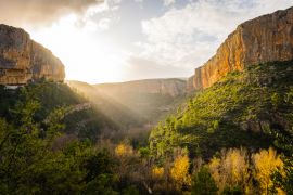 Lais Puzzle - Sonniges Tal von Chulilla, untergehende Sonne über dem Tal des Flusses Turia, Valencia, Spanien - 2.000 Teile