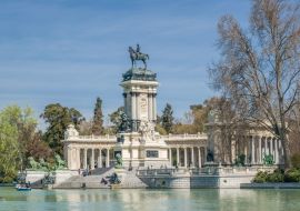 Lais Puzzle - Denkmal für Alfonso XII. im Teich des El-Retiro-Parks, Madrid, Spanien. Erbaut im Jahr 1922 - 1.000 Teile