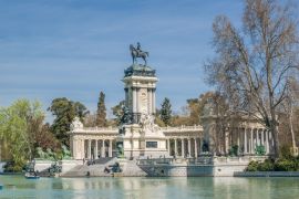 Lais Puzzle - Denkmal für Alfonso XII. im Teich des El-Retiro-Parks, Madrid, Spanien. Erbaut im Jahr 1922 - 2.000 Teile