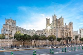 Lais Puzzle - Das Hospital de Maudes ist ein ehemaliges Krankenhaus in Madrid, heute ein offizielles Regierungsgebäude - 2.000 Teile