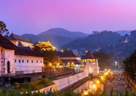 Lais Puzzle - Tempel der heiligen Zahnreliquie (Dalada Maligawa) bei Sonnenuntergang, Kandy, Sri Lanka - 1.000 Teile