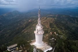 Lais Puzzle - Luftaufnahme des Ambuluwawa-Turms im Zentrum Sri Lankas. Turm in der Nähe der Stadt Gampola - 2.000 Teile