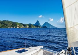 Lais Puzzle - Segeln zu den Pitons im Karibischen Meer bei Soufriere, St. Lucia, Kleine Antillen - 1.000 Teile