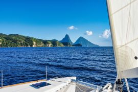 Lais Puzzle - Segeln zu den Pitons im Karibischen Meer bei Soufriere, St. Lucia, Kleine Antillen - 2.000 Teile
