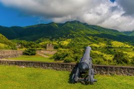 Lais Puzzle - Blick über die Festungsmauern des Brimstone Hill Fort in St. Kitts - 2.000 Teile