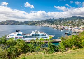 Lais Puzzle - Kreuzfahrtschiff im Hafen von Kingstown, St. Vincent und die Grenadinen - 1.000 Teile