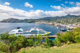 Lais Puzzle - Kreuzfahrtschiff im Hafen von Kingstown, St. Vincent und die Grenadinen - 2.000 Teile