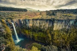 Lais Puzzle - Weite Sicht auf die Mac Mac Falls und ihren tiefen Canyon in Mpumalanga, Südafrika - 2.000 Teile