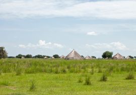 Lais Puzzle - Dorf mit Grashütten in den Ebenen des Südsudan - 1.000 Teile