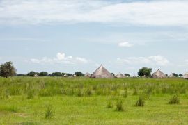 Lais Puzzle - Dorf mit Grashütten in den Ebenen des Südsudan - 2.000 Teile