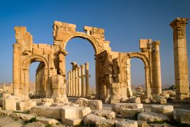 Lais Puzzle - Der monumentale Bogen im östlichen Teil der Kolonnade, Palmyra, Gouvernement Homs, Syrien - 2.000 Teile