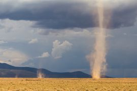Lais Puzzle - Kleine Tornados in den Ebenen von Nordtansania - 2.000 Teile