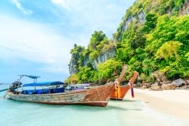 Lais Puzzle - Longtale Boot auf dem weißen Strand von Phuket, Thailand - 2.000 Teile